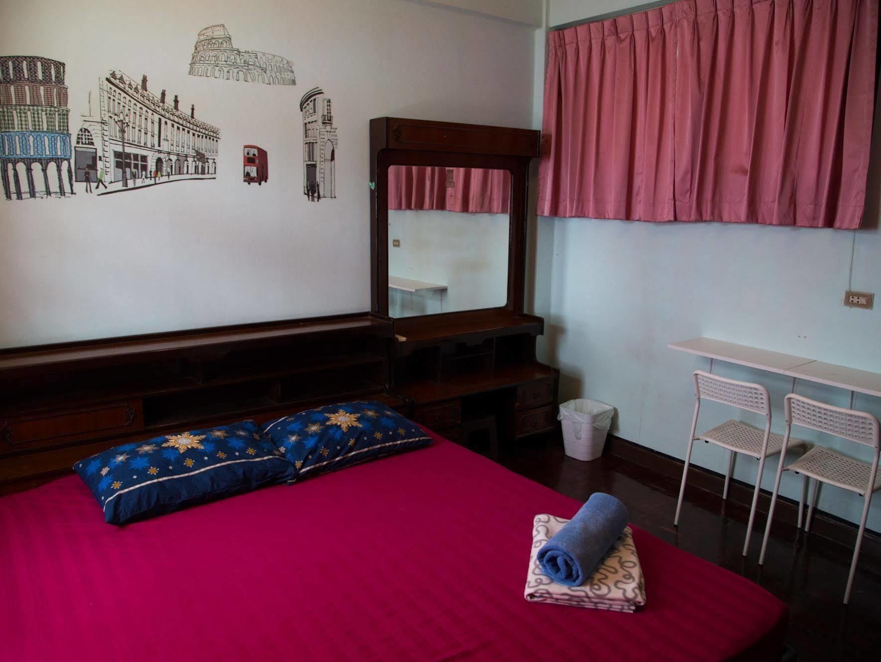 Wacky Fun Party Hostel Bangkok Dış mekan fotoğraf